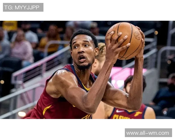 莫布里高效表现7投5中贡献14分5篮板4助攻三分球命中率出色