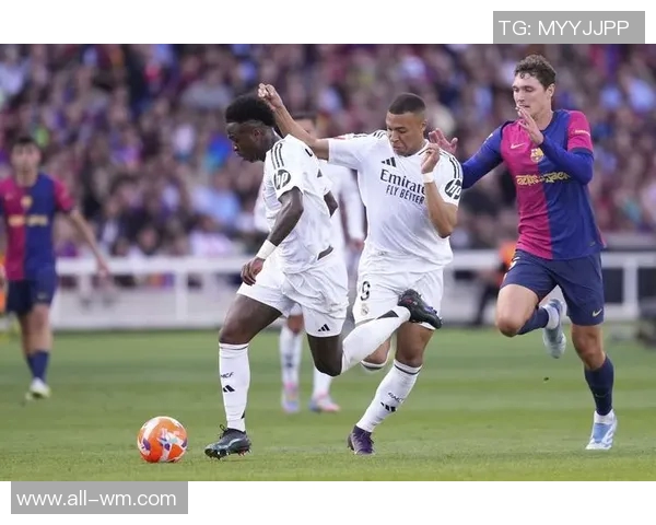 赫伊森因小腿伤缺席国家队训练皇马仍期待他能及时复出迎战国家德比